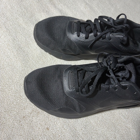 Nike Air Max Men's Tavas Triple Black Sneakers - Picture 3 of 10